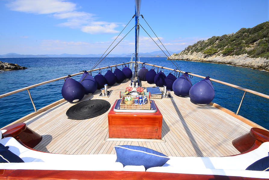 luxury gulets in greece