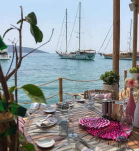 Bodrum beach club Folie con Vista caicchi