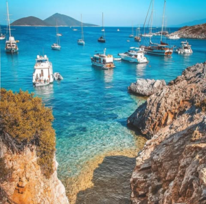 La baia Acqarium vicino a Bodrum in caicco