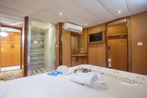 Blue-Dream-master-cabin