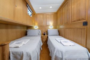 Eagle-Eyes-gulet-master-cabin-2