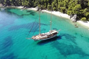 Ionian-islands-gulet-cruise-Caicco-isole-Ionie-front-1024x515-1