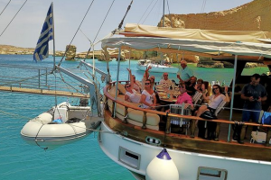 Isole-Cicladi-in-caicco-Cycaldes-gulet-cruise-9