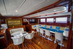 Queen of RTT, Luxury gulet charter, which allows people to have a comfortable holiday, enjoys the sea and nature while providing an environment where all the necessary precautions for a safe journey are taken