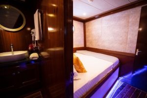 Queen of RTT, There is an indoor and outdoor seating area, as well as a very spacious part for sunbathing