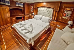 Dea del mare gulet yacht (27)cabin