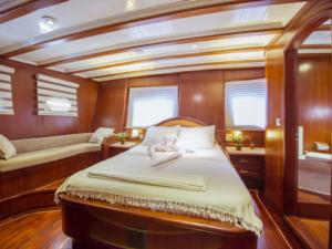 Yucebey guley yacht cabin(10)
