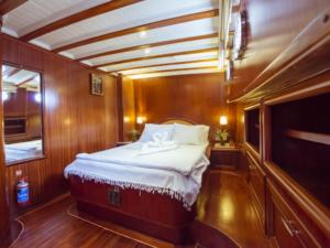 Yucebey guley yacht master cabin(25)