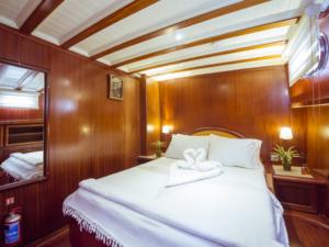 Yucebey guley yacht master cabin(28)