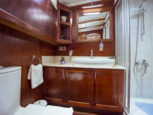 Yucebey guley yacht master cabin(29)